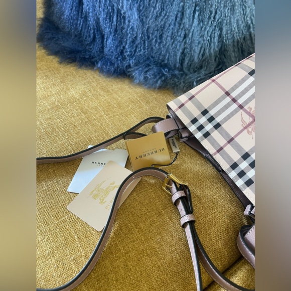 Nova Check Bucket Bag BURBERRY Color: LIGHT ELDERBE
Size: One Size brand new - Picture 7 of 13